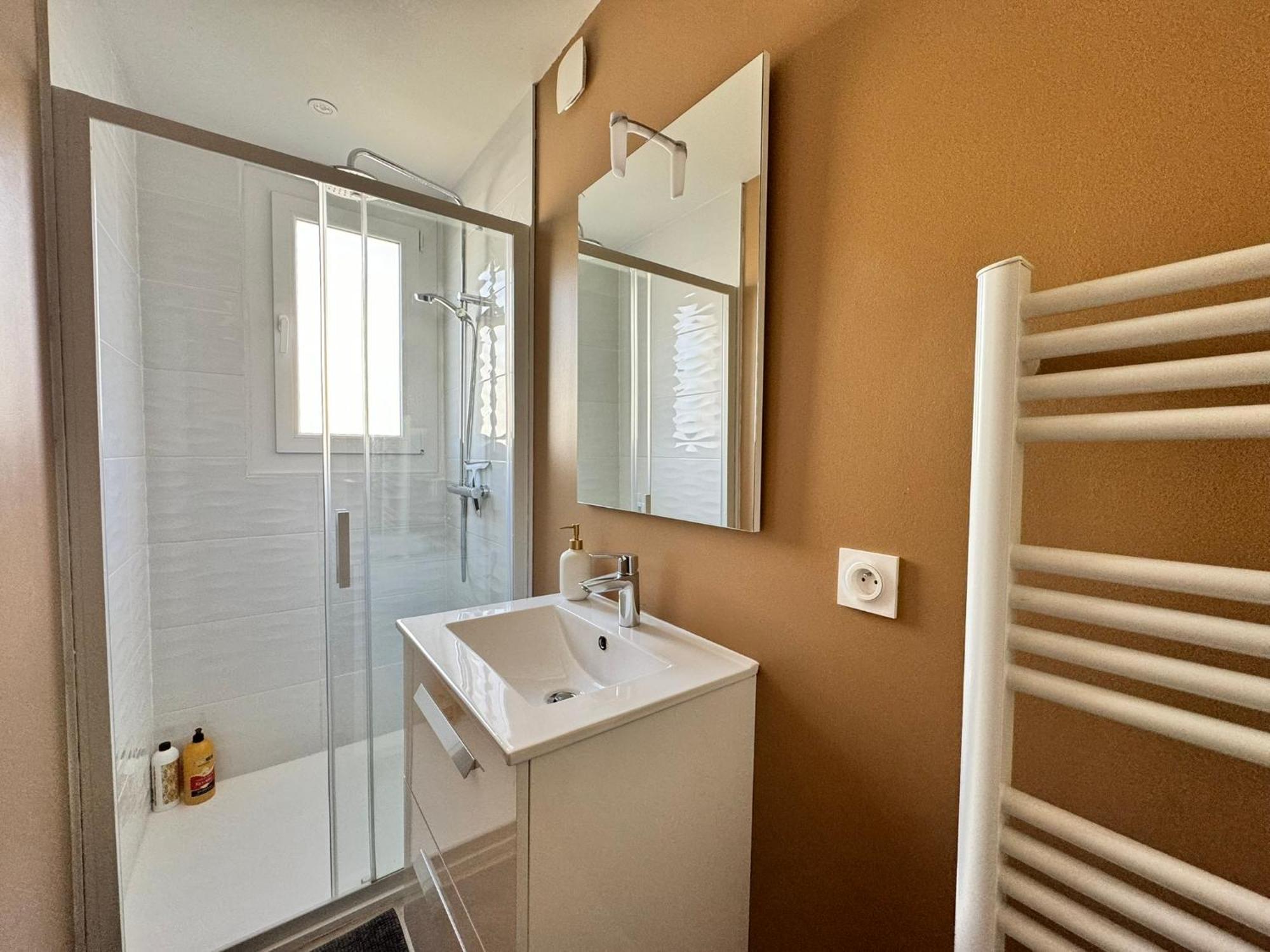 Le 122 - Parking Appartement Rodez Buitenkant foto